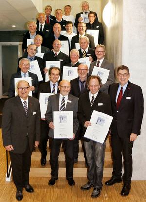 Peter B&auml;umel 3. v. rechts